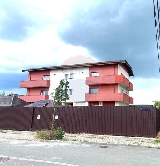 Apartament cu 3 camere semidecomandat în Nord-Vest