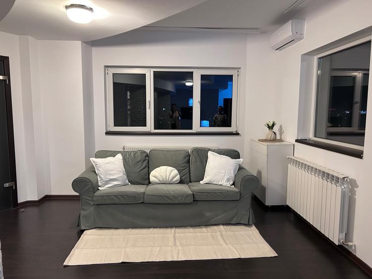 Apartament cu 3 camere semidecomandat în Decebal