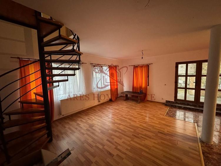 Casă individuală cu 7 camere cu Canalizare în Orțișoara