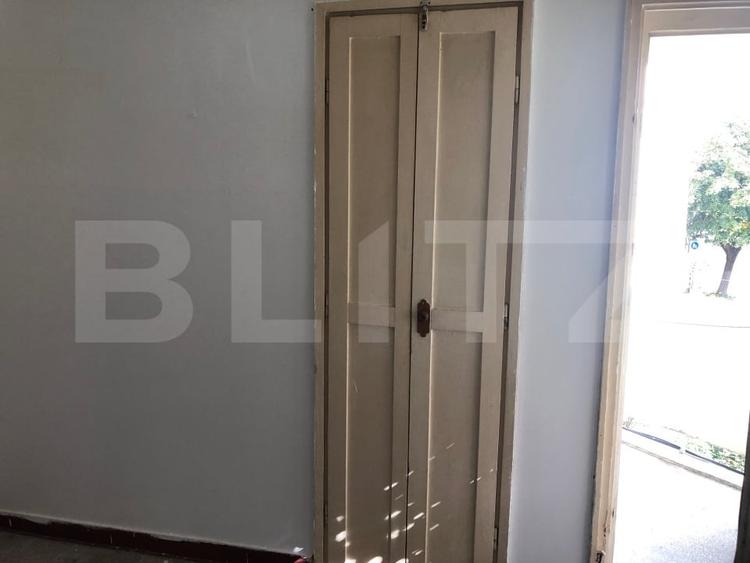 Apartament cu 3 camere semidecomandat în Micro 16