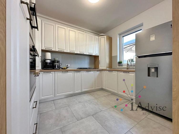 Apartament cu 3 camere, mobilat în Tractorul
