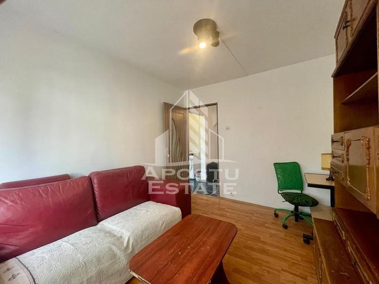 Apartament cu 3 camere decomandat, mobilat în Central