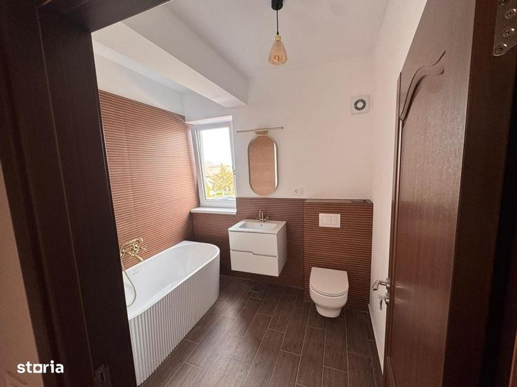 Casă cu 4 camere în Lumina