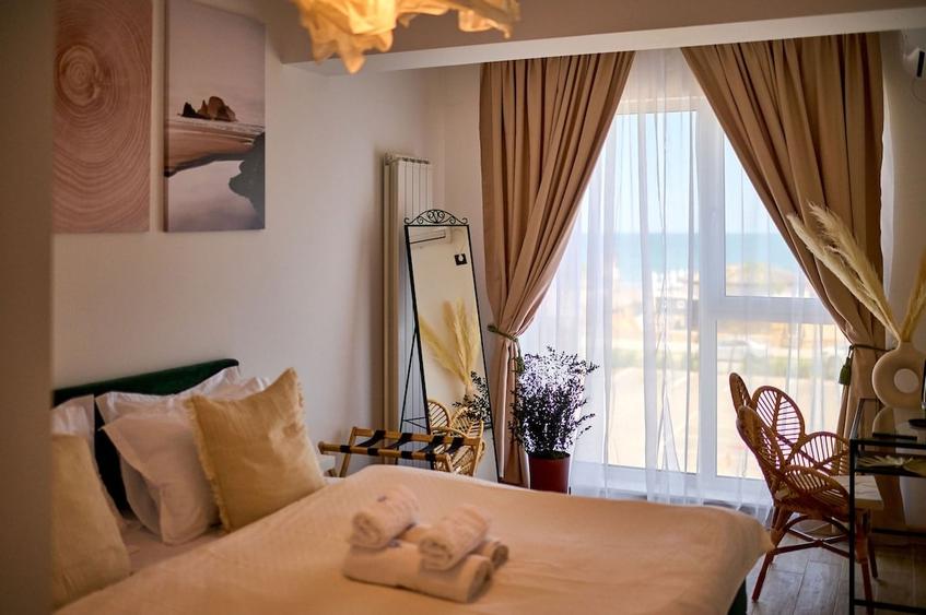 Apartament cu 3 camere decomandat în Mamaia-Sat