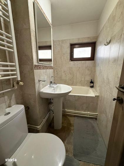 Apartament cu 2 camere semidecomandat în Rovine