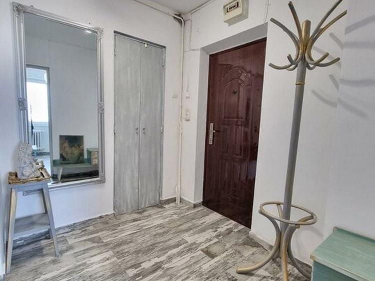 Apartament cu 2 camere semidecomandat în Cantemir