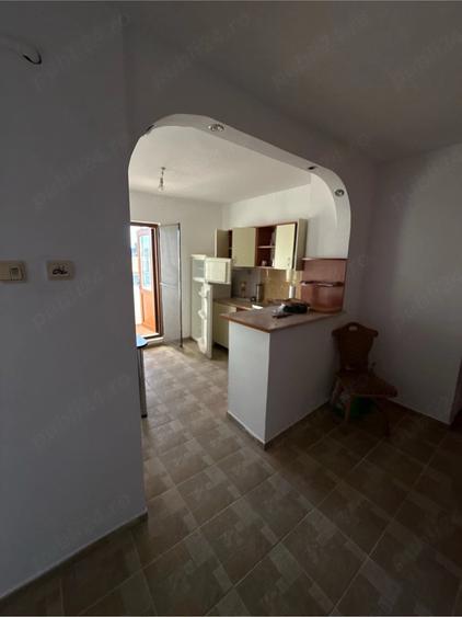 Apartament cu 3 camere decomandat în Micro 12