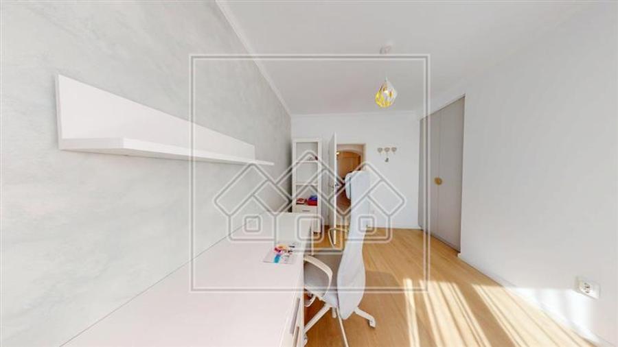 Apartament cu 3 camere nedecomandat în Ultracentral