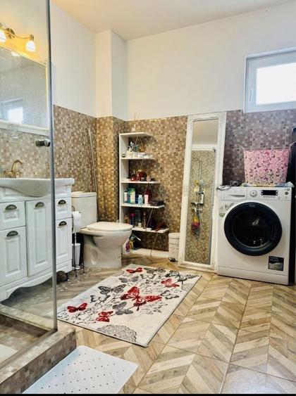 Casă cu 4 camere în Central