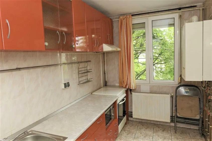 Apartament cu 3 camere semidecomandat în Drumul Taberei