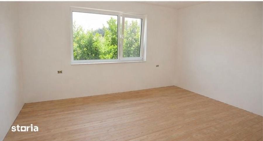 Casă cu 3 camere cu Teren 1318 Mp în Central