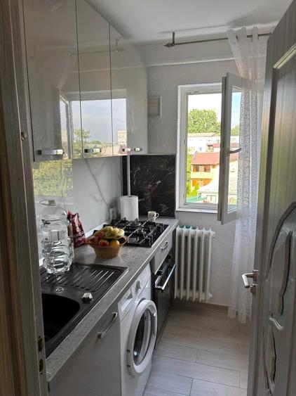 Apartament cu 3 camere decomandat în Tătărași