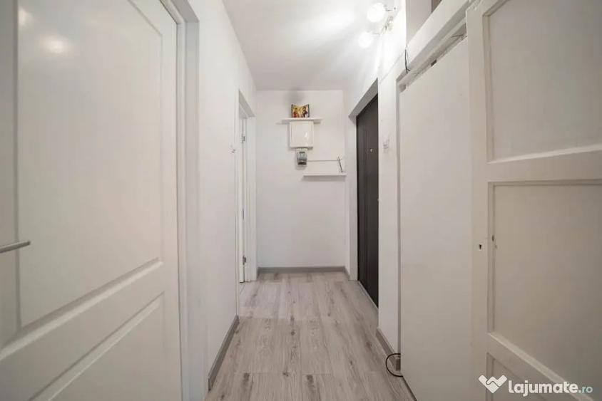 Apartament cu 3 camere decomandat în Ștefan cel Mare
