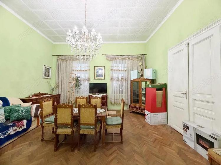 Apartament cu 4 camere semidecomandat în Central