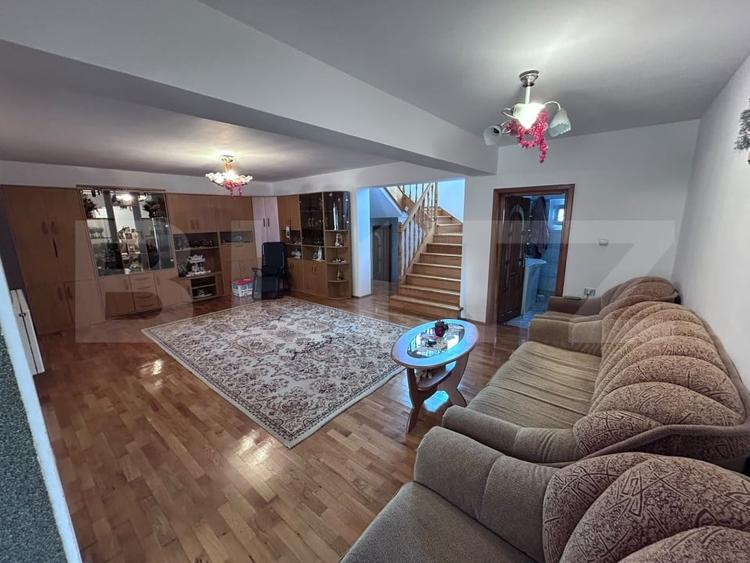 Duplex cu 14 camere cu Canalizare în Exterior Nord