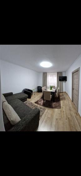 Apartament cu 3 camere decomandat în Horea