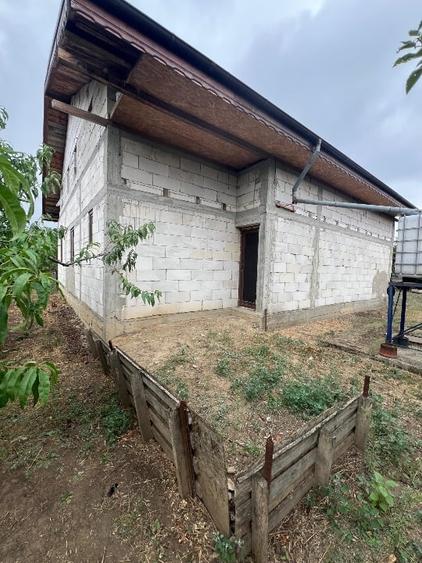 Casă individuală cu 4 camere cu Teren 897 Mp în Vadu Pașii