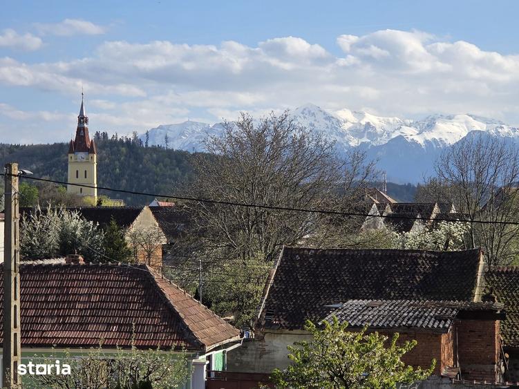 Casă cu 9 camere cu Teren 300 Mp în Cristian