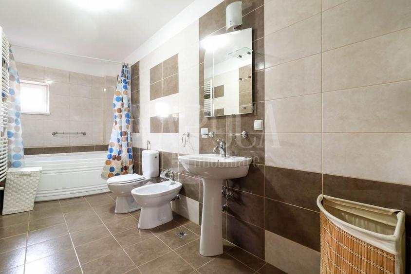 Apartament cu 4 camere decomandat în Central