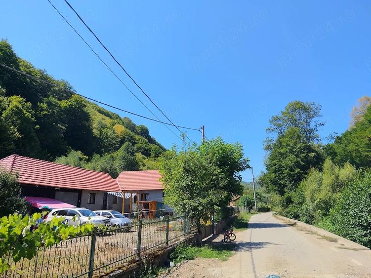 Casă cu Teren 2000 Mp în Căzănești