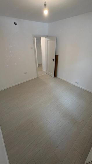 Apartament cu 2 camere decomandat în 1 Decembrie