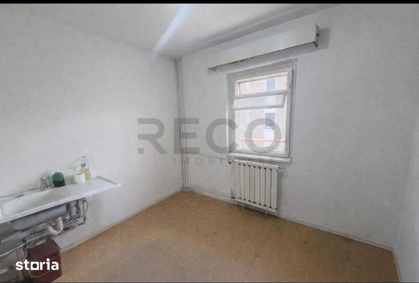 Apartament cu 3 camere decomandat în Decebal