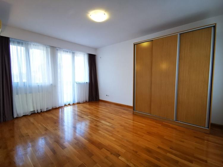 Duplex cu 5 camere cu Canalizare în Iancu Nicolae