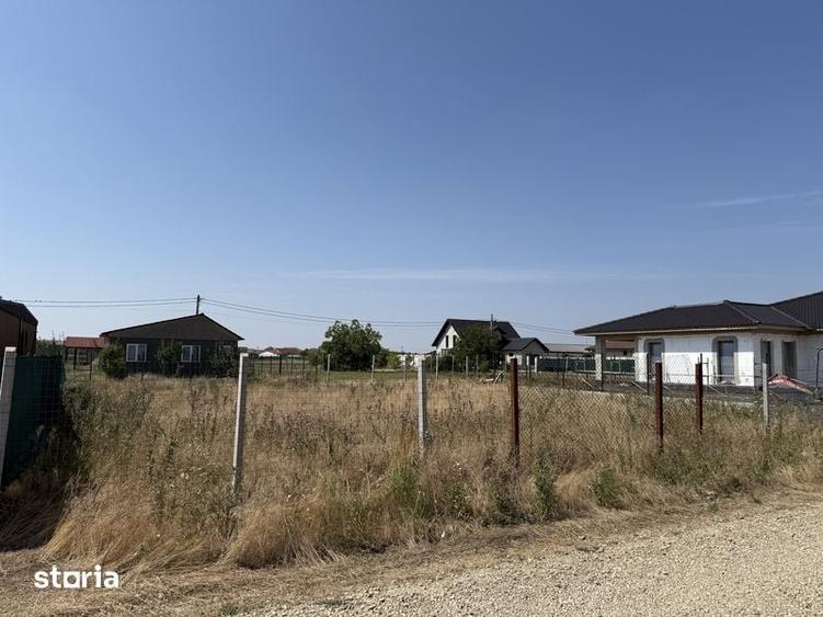 Teren de 462 mp, în Livada