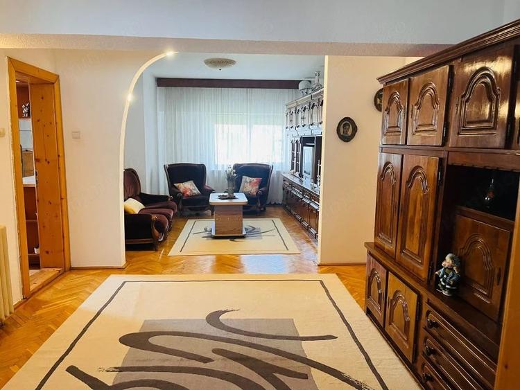 Apartament cu 3 camere decomandat în Ultracentral