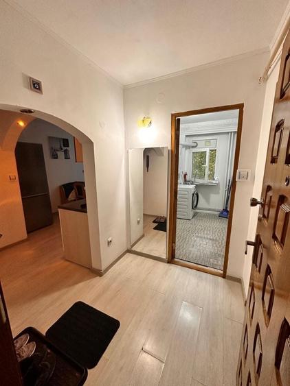 Apartament cu 3 camere semidecomandat în Găvana