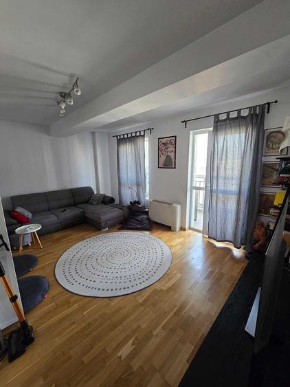 Apartament cu 4 camere decomandat în Decebal