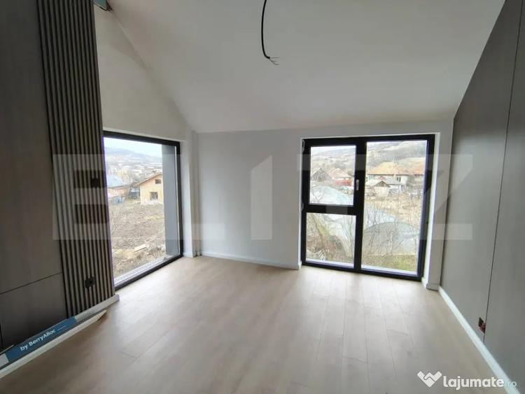 Casă cu 5 camere cu Teren 500 Mp în Popești