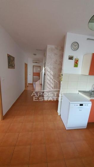 Apartament cu 3 camere semidecomandat, mobilat în Braytim