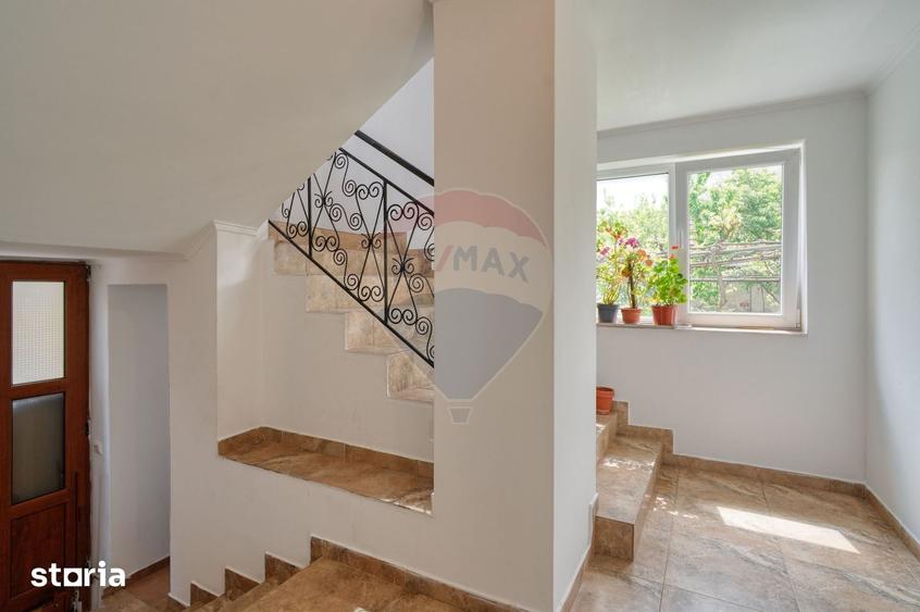 Casă cu 6 camere cu Teren 416.37 Mp în Bartolomeu