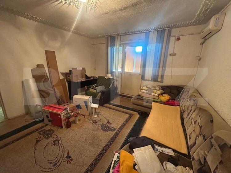 Apartament cu 2 camere semidecomandat în Micro 11