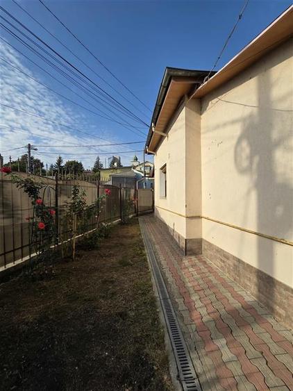 Casă cu 2 camere cu Teren 200 Mp în Podul de Fier