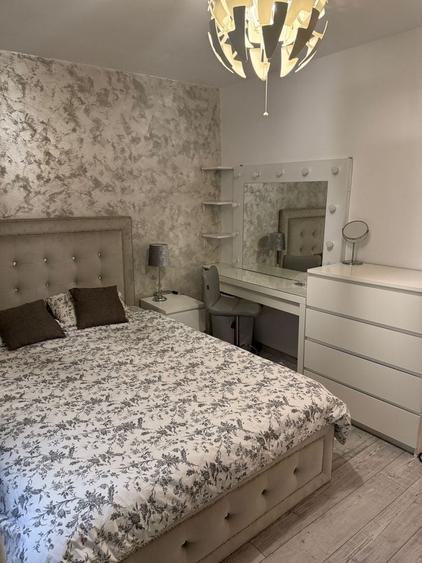 Apartament cu 3 camere semidecomandat în Malu Roșu