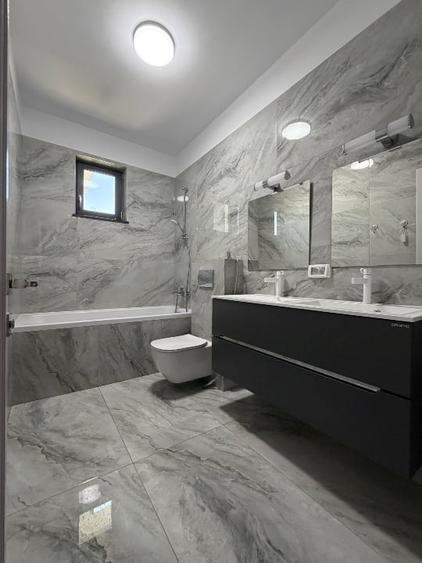 Duplex cu 4 camere cu Canalizare în Central