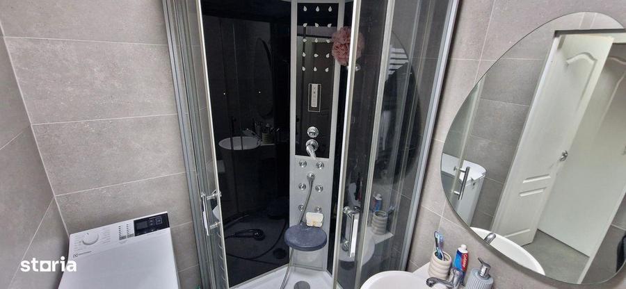 Apartament cu 3 camere decomandat în Valea Oltului