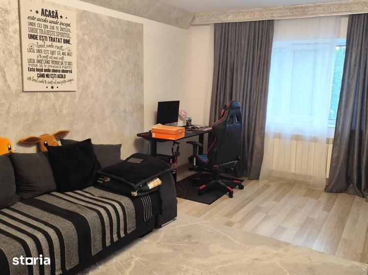 Apartament cu 3 camere decomandat în Holboca