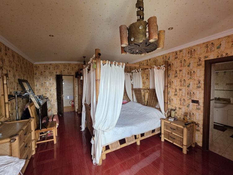 Casă individuală cu 9 camere cu Piscina în Cornu de Jos (Cornu)