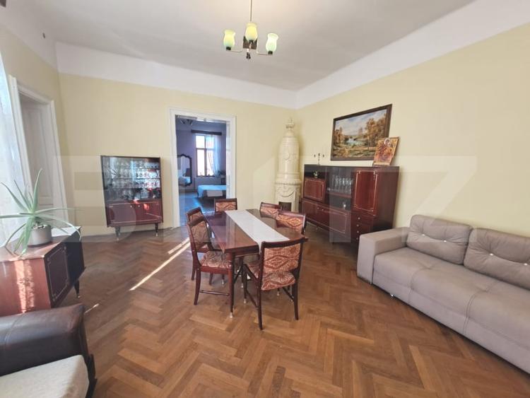 Apartament cu 6 camere semidecomandat, mobilat în Centrul Istoric