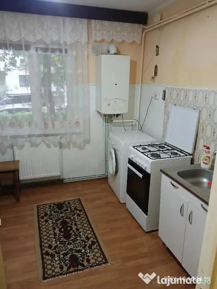 Apartament cu 2 camere decomandat în Nicolina