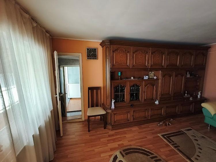 Casă cu 3 camere cu Canalizare în Poiana Țapului