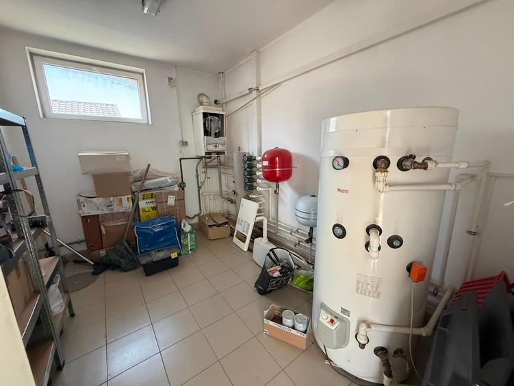 Spațiu comercial, de 650 mp, în Bragadiru