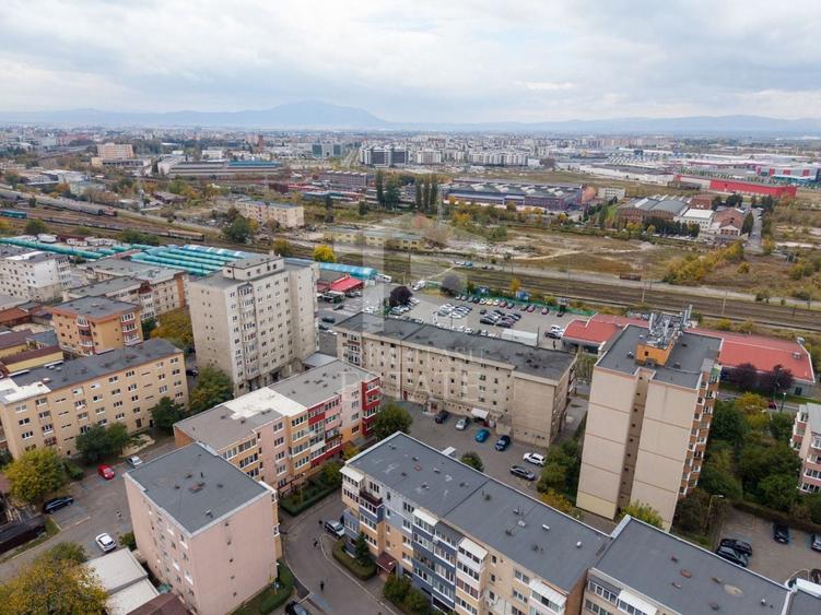 Apartament cu 3 camere decomandat în Triaj