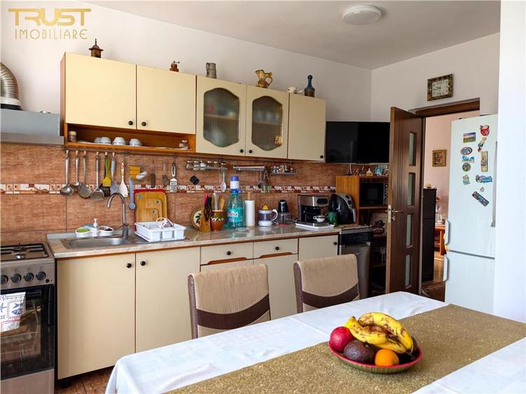 Casă cu 8 camere cu Teren 560 Mp în Someșeni