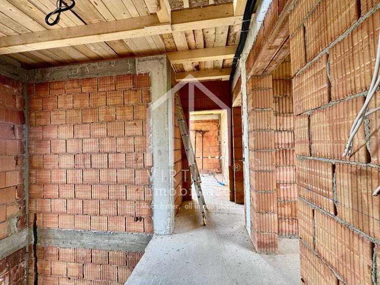 Casă individuală cu 4 camere cu Canalizare în Cristian