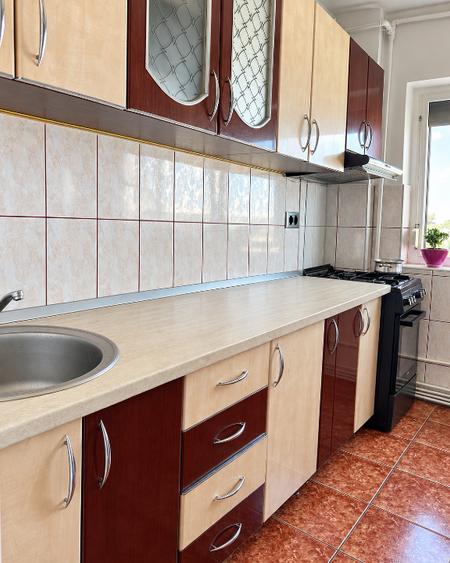 Apartament cu 2 camere semidecomandat, mobilat în Micălaca