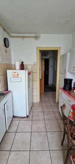 Apartament cu 3 camere semidecomandat în Astra